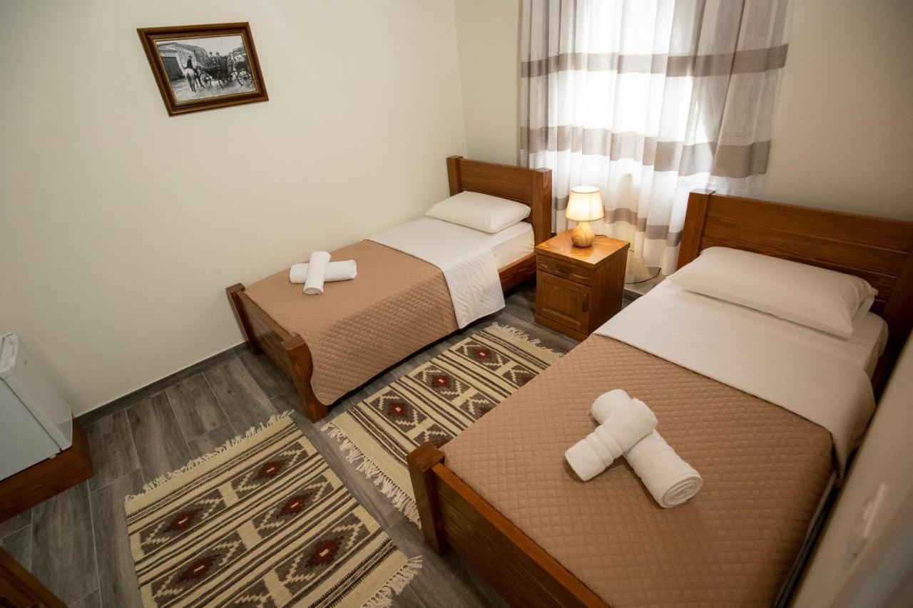 Xhuli Guesthouse Shkoder Bagian luar foto