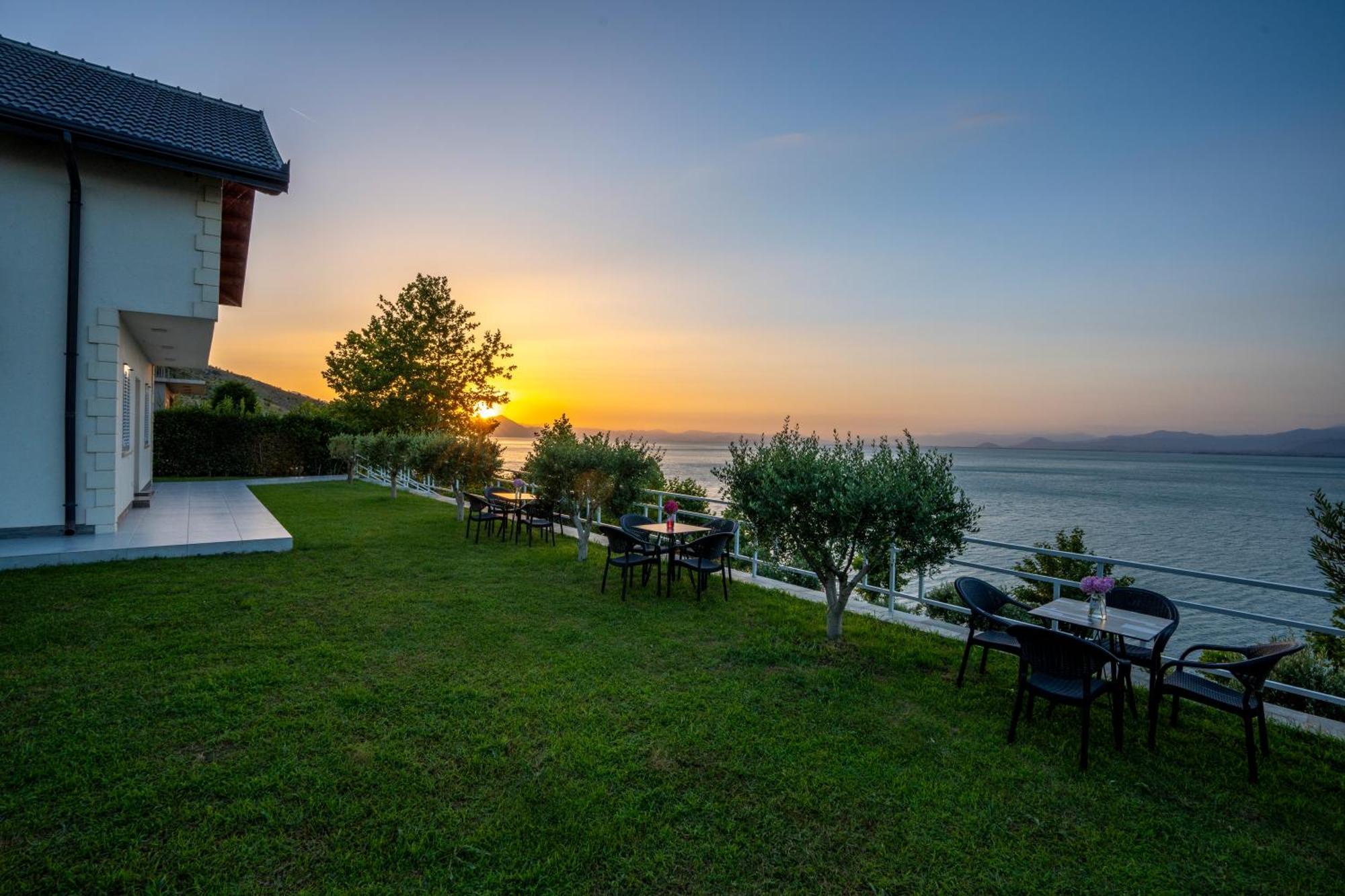 Xhuli Guesthouse Shkoder Bagian luar foto